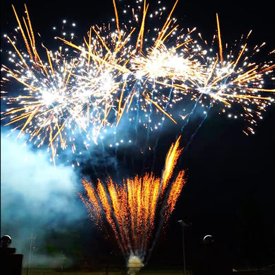 屋外の100つの打撃の祝祭の火工術の中国の大きいケーキの花火